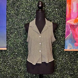 DAZY | Sleeveless Button Down Top